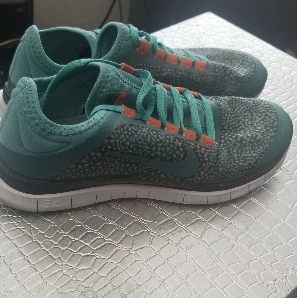 Nike - Picture 4 of 8
